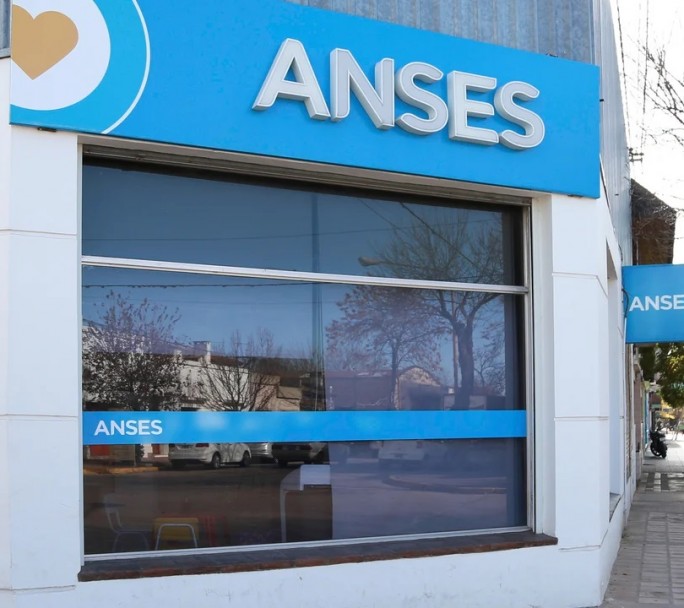 Jubilados: la mínima de julio asciende a $379.294,80 con el bono "extraordinario"